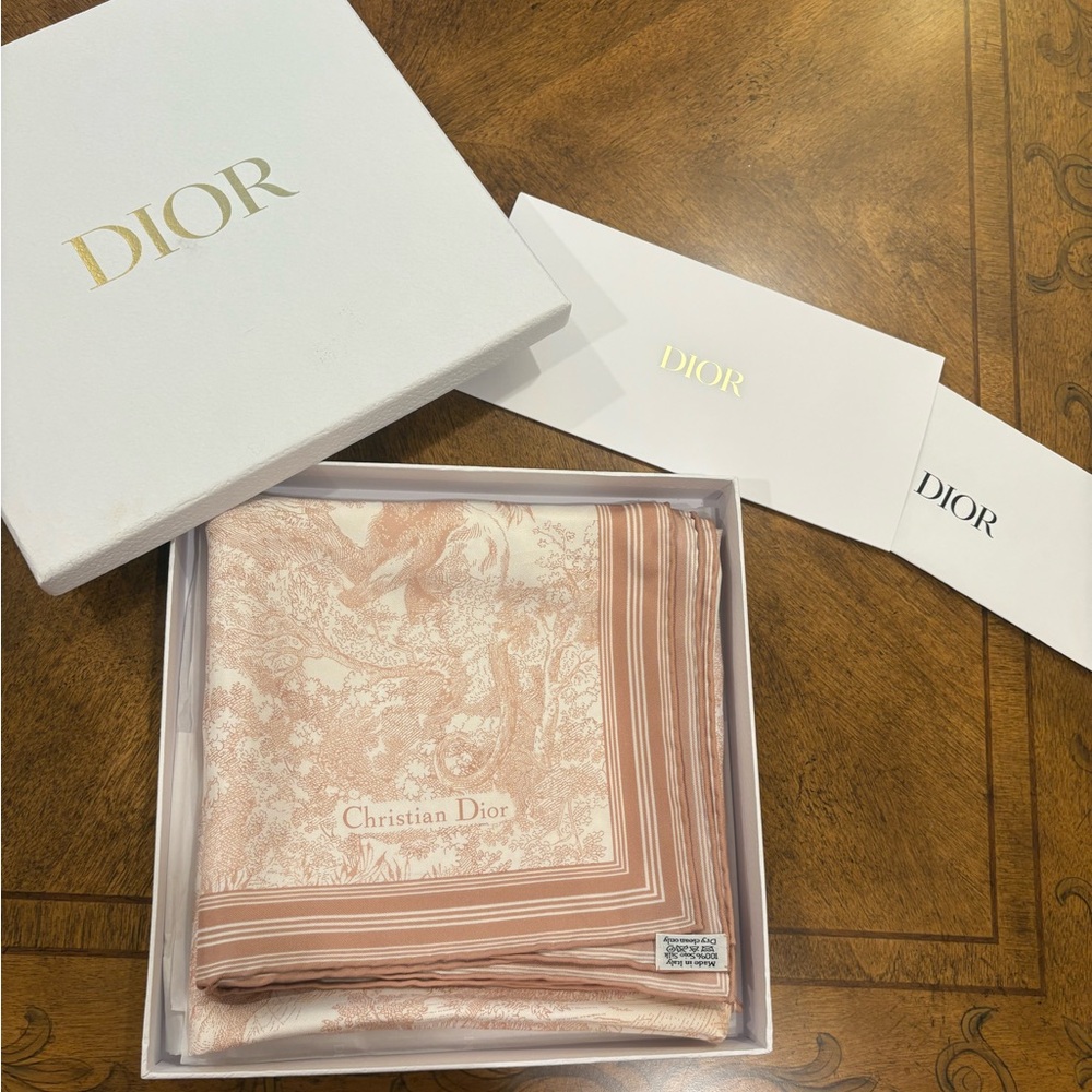 Designer Dior Elegant Scarf